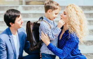 kid with parents